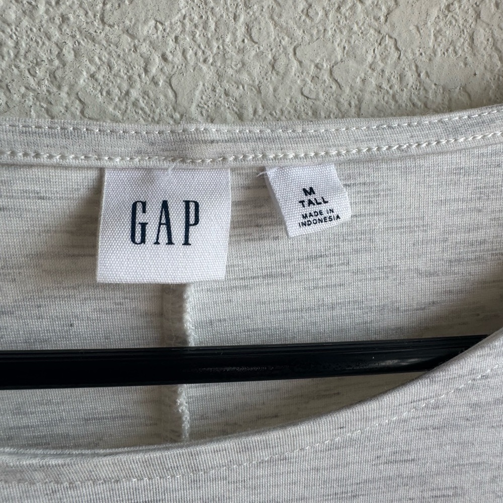 NWOT GAP RUFFLE SLEEVE DRESS - Picture 2 of 3